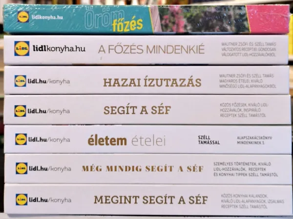 7 db LIDL szakácskönyv: Segít a séf; Megint segít a séf; Még mindig segít a séf; Életem ételei; Hazai ízutazás; A főzés mindenkié, Öröm főzés. Bestseller